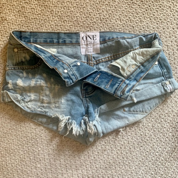 SOLD!!  NEVER WORN One by OneTeaspoon Denim Shorts - Picture 4 of 8